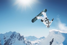 精彩体育电竞赛事平台-冰与火的交织，莎拉波娃的巅峰之战与东契奇的湖人激战